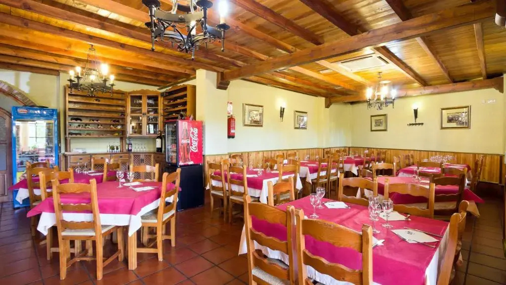 LABELLA - Hostal Rural Restaurante