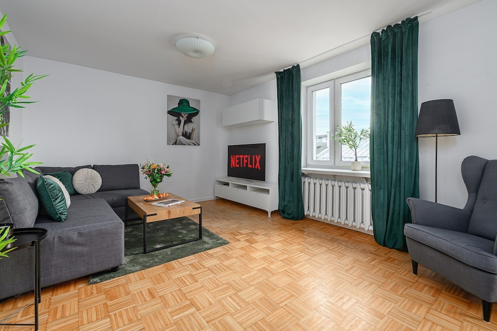 Cozy Apartment with balcony near Museum