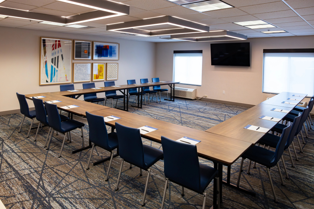 Holiday Inn Express Hotel & Suites Wichita Airport by IHG