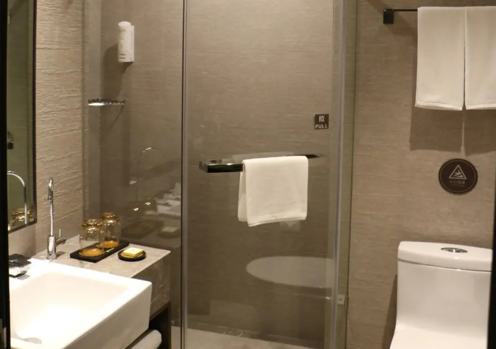 Отель Homeinn Plus Shanghai People Square East Jinling Road