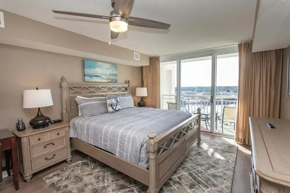 Yacht Club 1-1103