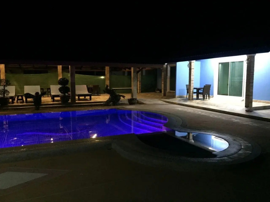 Blue Beach Bungalow