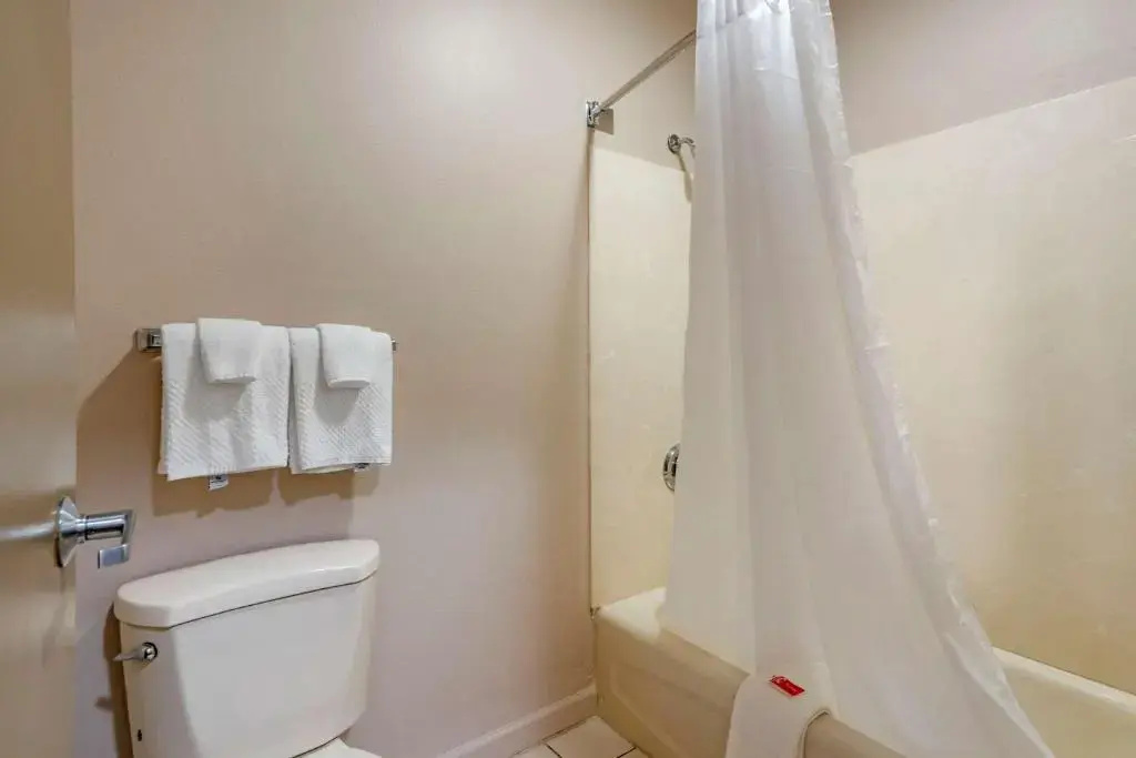 Econo Lodge Inn & Suites Granite City - St Louis