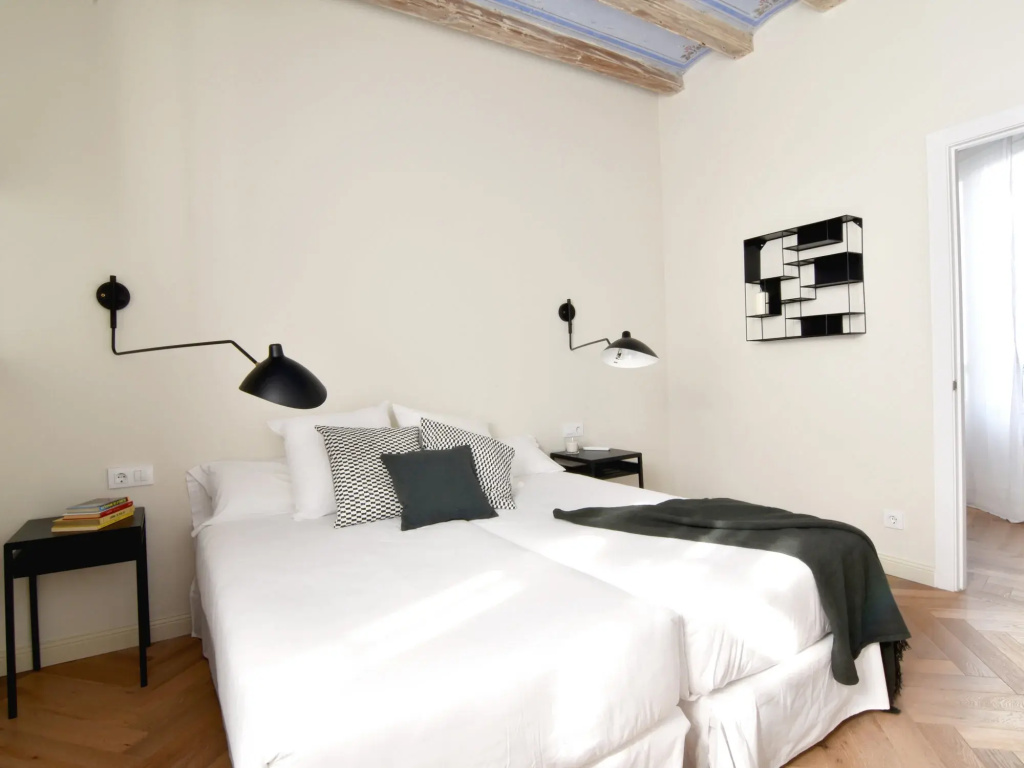 Liceu in Barcelona with 2 bedrooms and 1 bathrooms