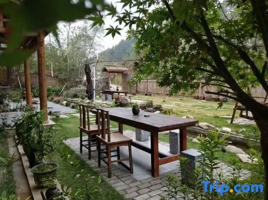 Youjian Xiaoyuan Hot Spring Hostel