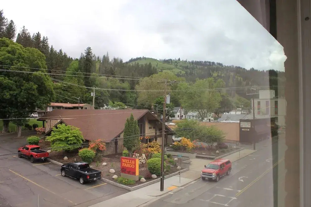 Helgeson Place Hotel & Suites