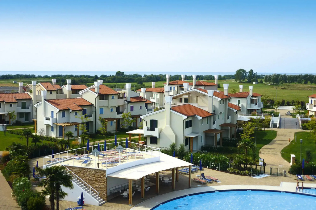 Apartment in Lido Altanea Est With Terrace