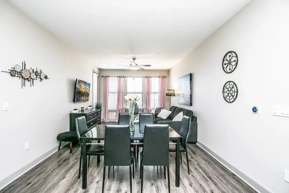 Rooftop Pool, Views, Close to Shops & Dining C4427