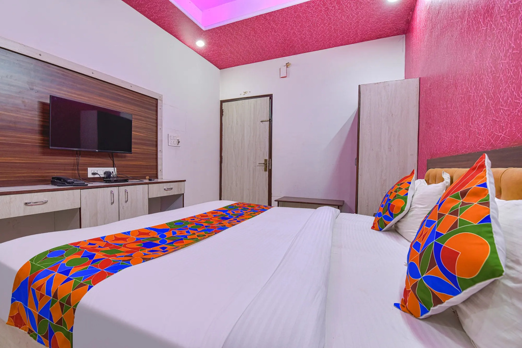 Fabhotel The Lotus