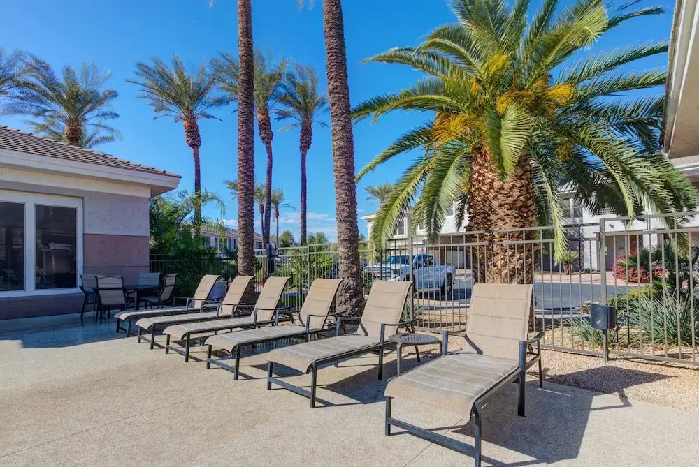 Lux Scottsdale Condo Overlooks 9th Hole Near Golf