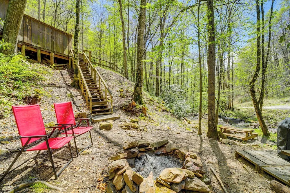 Unwind By Fire! Creekside Whittier Cabin w/ Deck