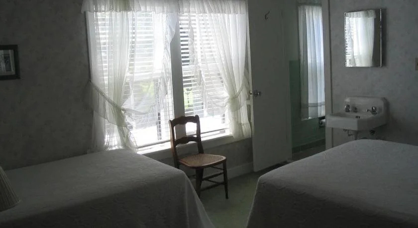 Shaw's Hotel & Cottages