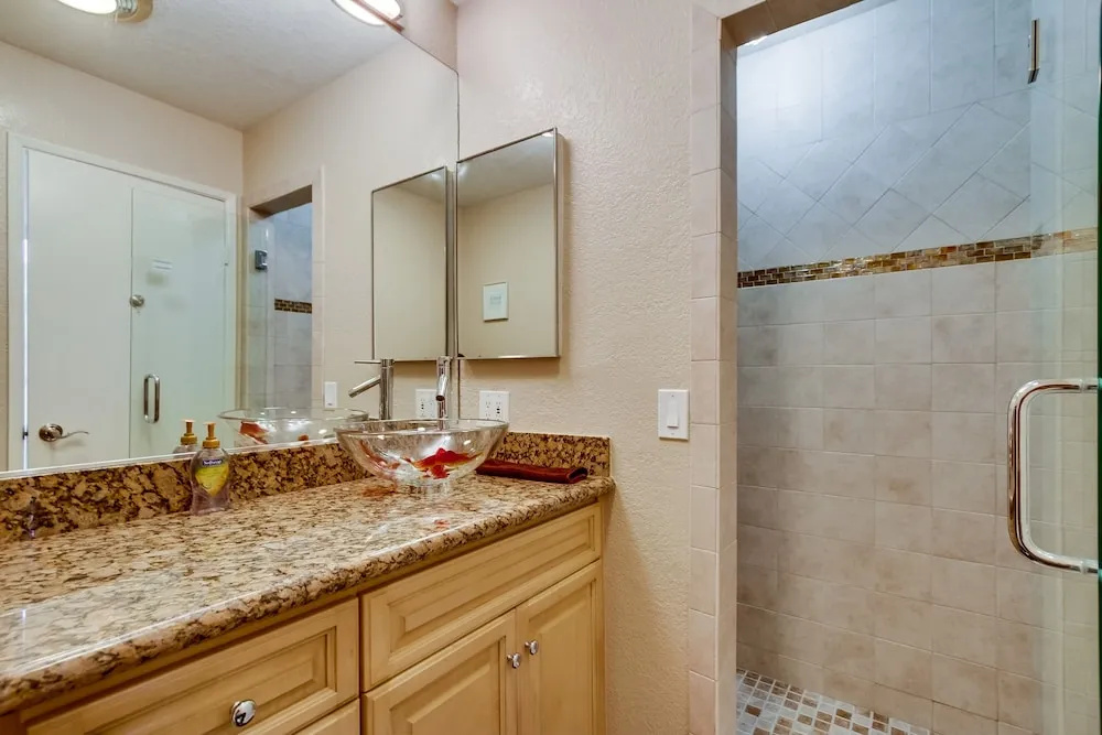 Waterfront Getaway 5 6 Bedrooms 5.5 Bathrooms Condo