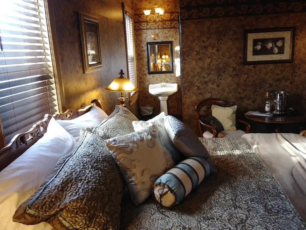 Thayer's Historic Bed n' Breakfast