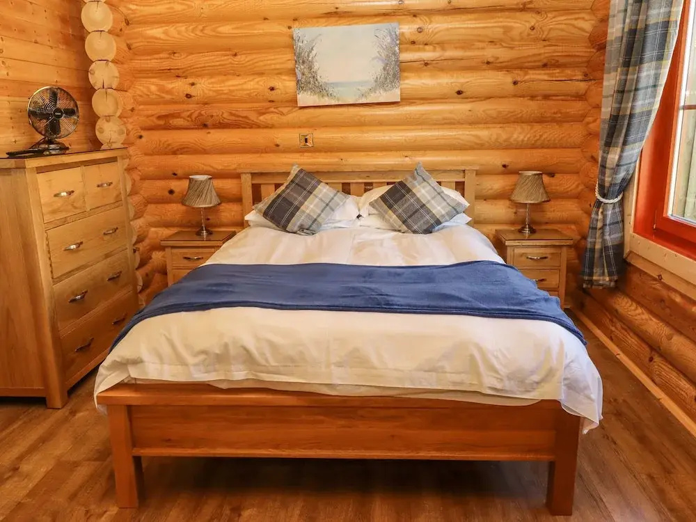 Holly Lodge