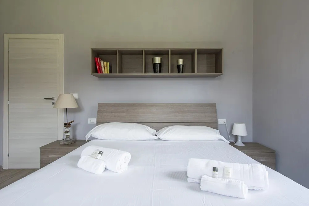 JOIVY 2 Bed Villa with Beautiful Garden in Forte dei Marmi