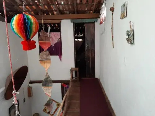 CASA DE RETALHOS Boutique Albergue, casaril histórico, com 5 suítes individuais e cozinha coletiva, no coração da vila de Igatu-Ba, que preserva fortes traços culturais da época do garimpo, venha viver uma experiência única!