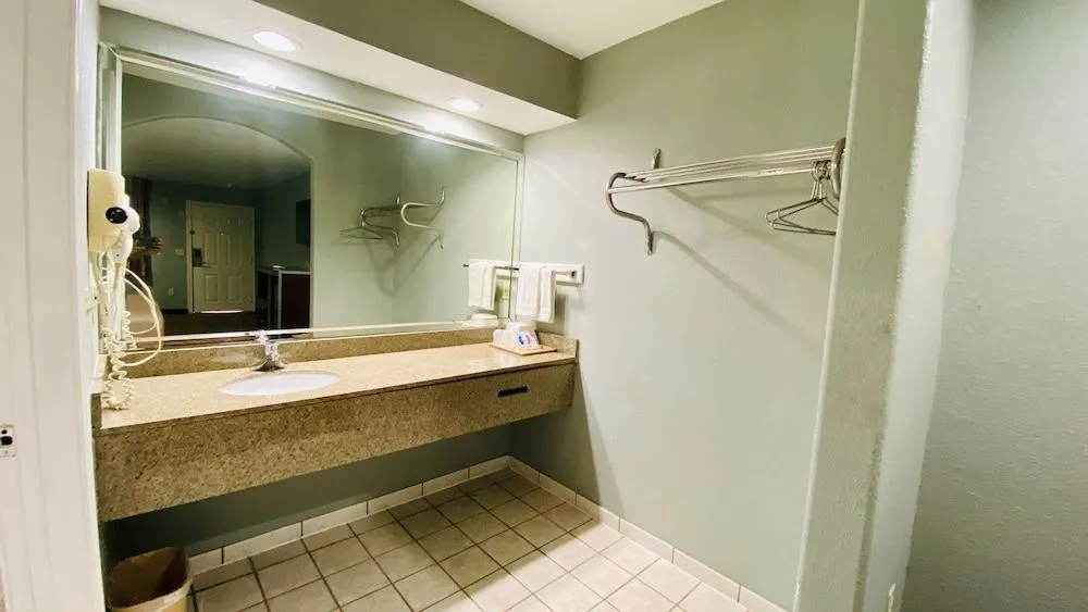 Home Place Inn and Suites-Hobby