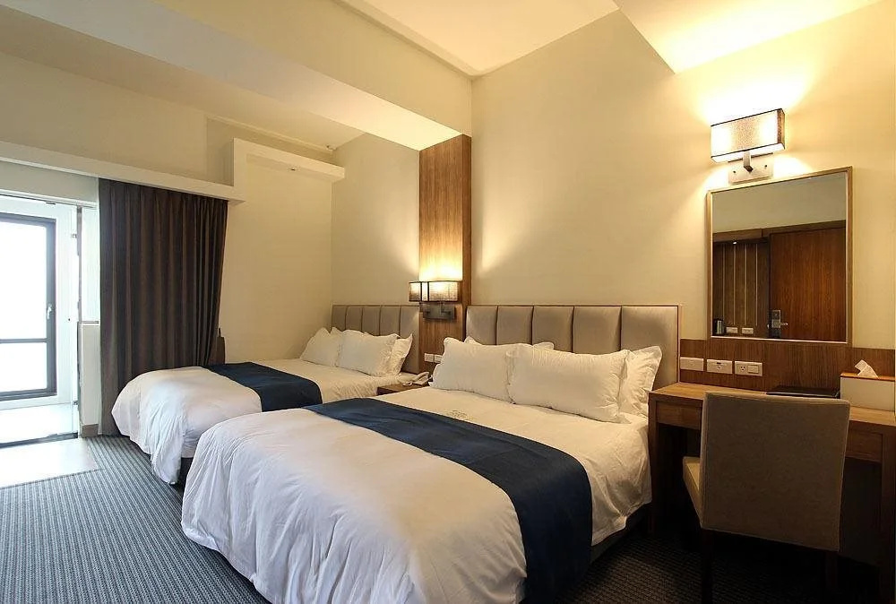 Celebrity 99 Hotel
