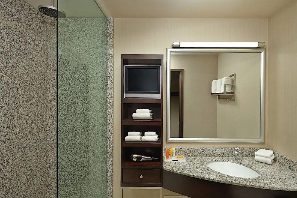 Acclaim Hotel by CLIQUE