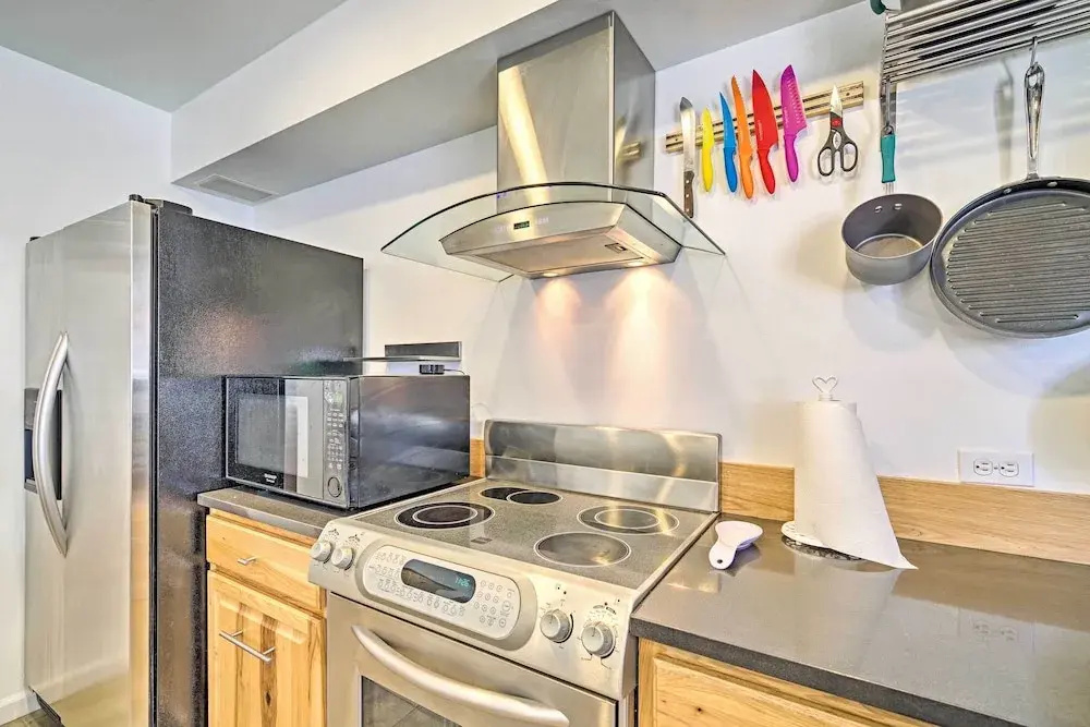 Updated Rustic Retreat Cabin: Walk to Payette Lake