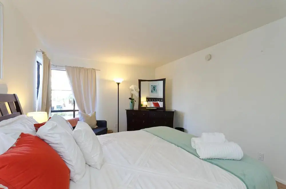 LA037 2 Bedroom Apartment By Senstay