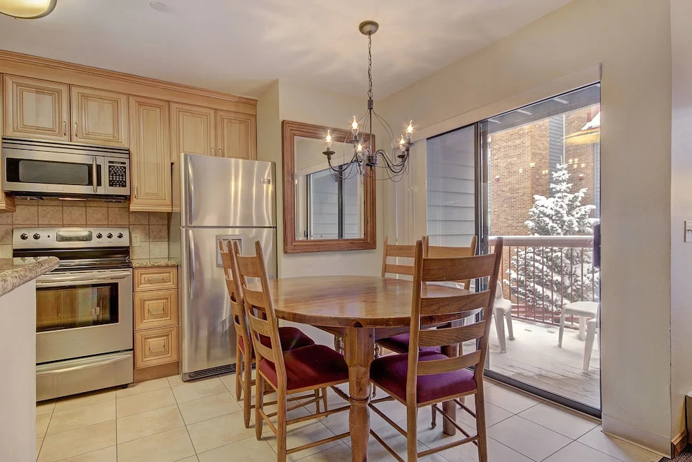 Quaint Studio in Heart of Breck Steps to Snowy Fun by RedAwning