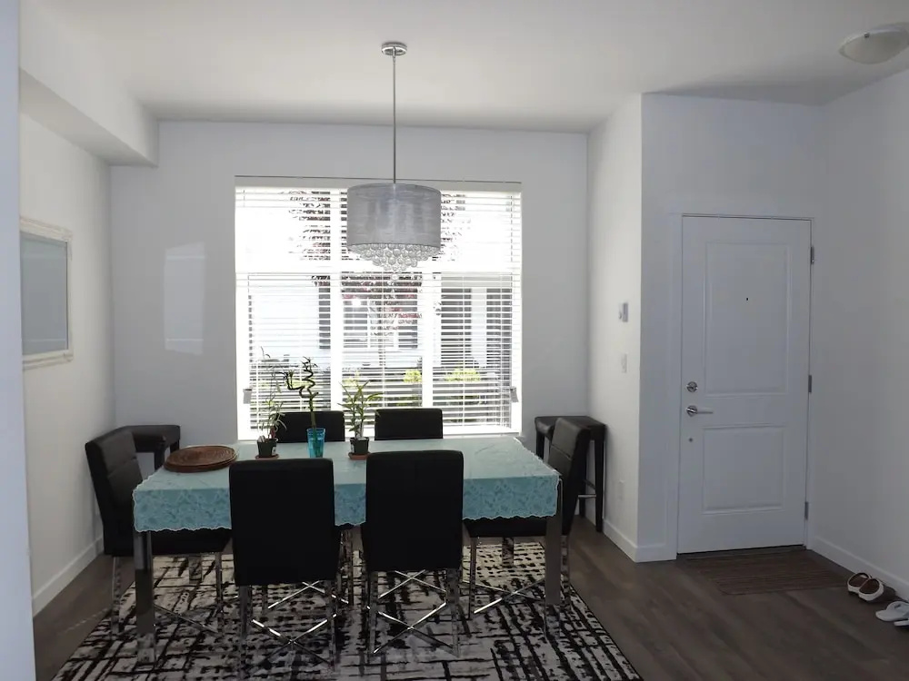 Welcome To Surrey Townhouse