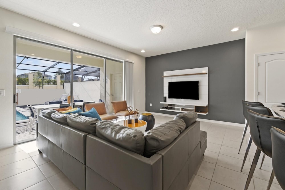 New Home- Beautiful Thematic Home With Pool Close to Disney