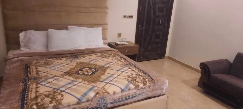 Hotel Day In