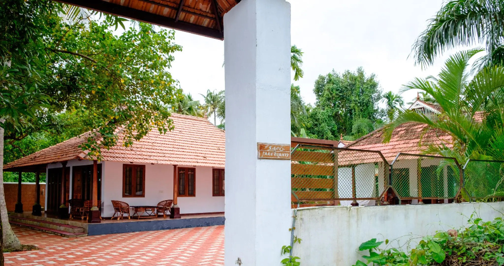 Saro Lake County Hotel
