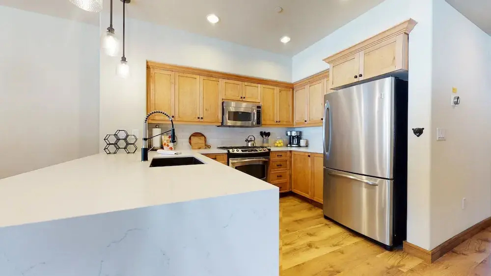 Woodwinds 1265 Luxury Townhouse, Private Hot Tub, 2 Car Garage by RedAwning