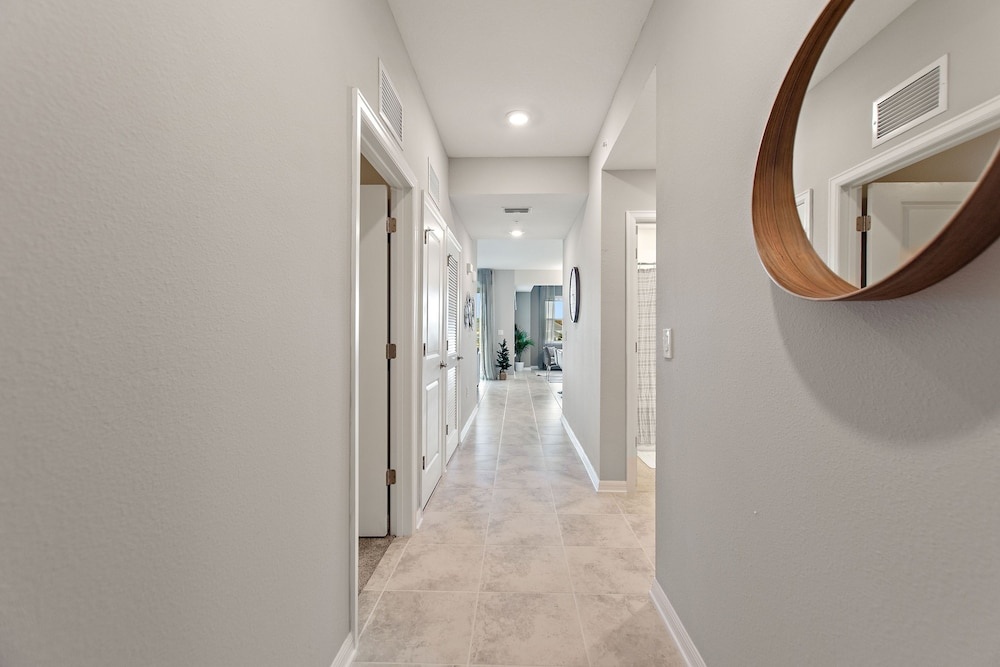 Sweet Suite Sleeps 6 Storey Lake by Shine Villas apts