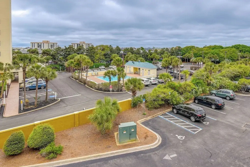 Cozy Miramar Beach Condo w/ Pools & Beach Access!
