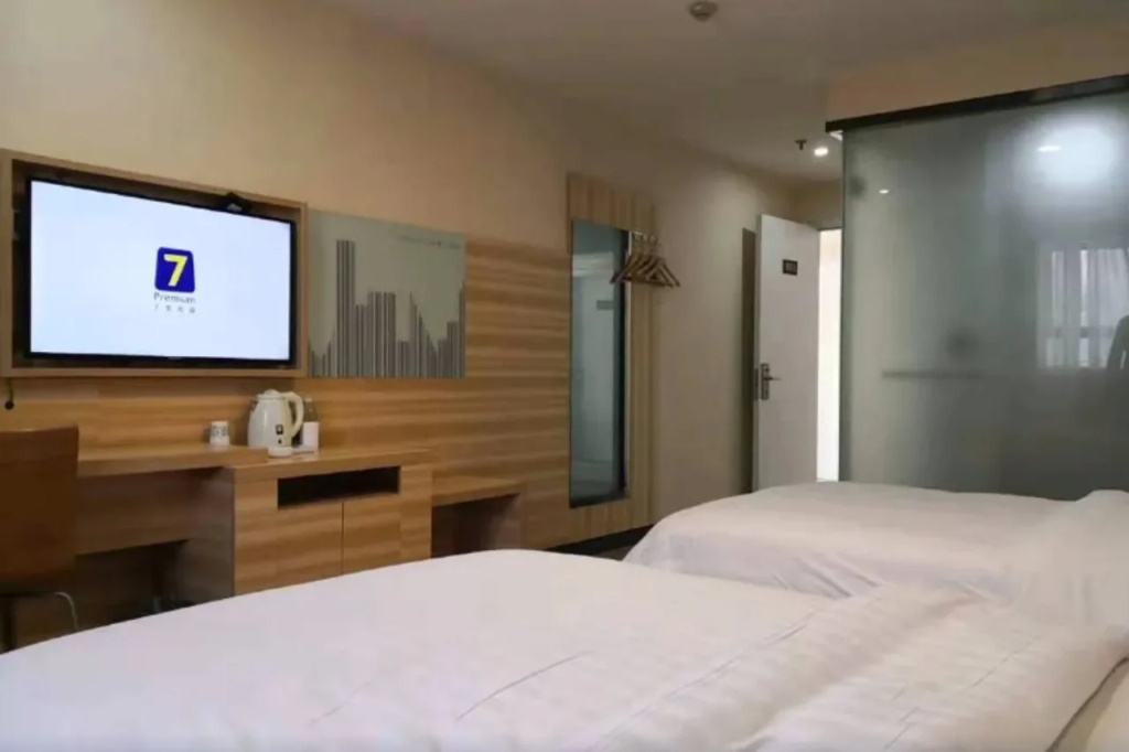 7Days Inn Chain Hotel (Changsha Yinpenling Liugoulong Subway Station)