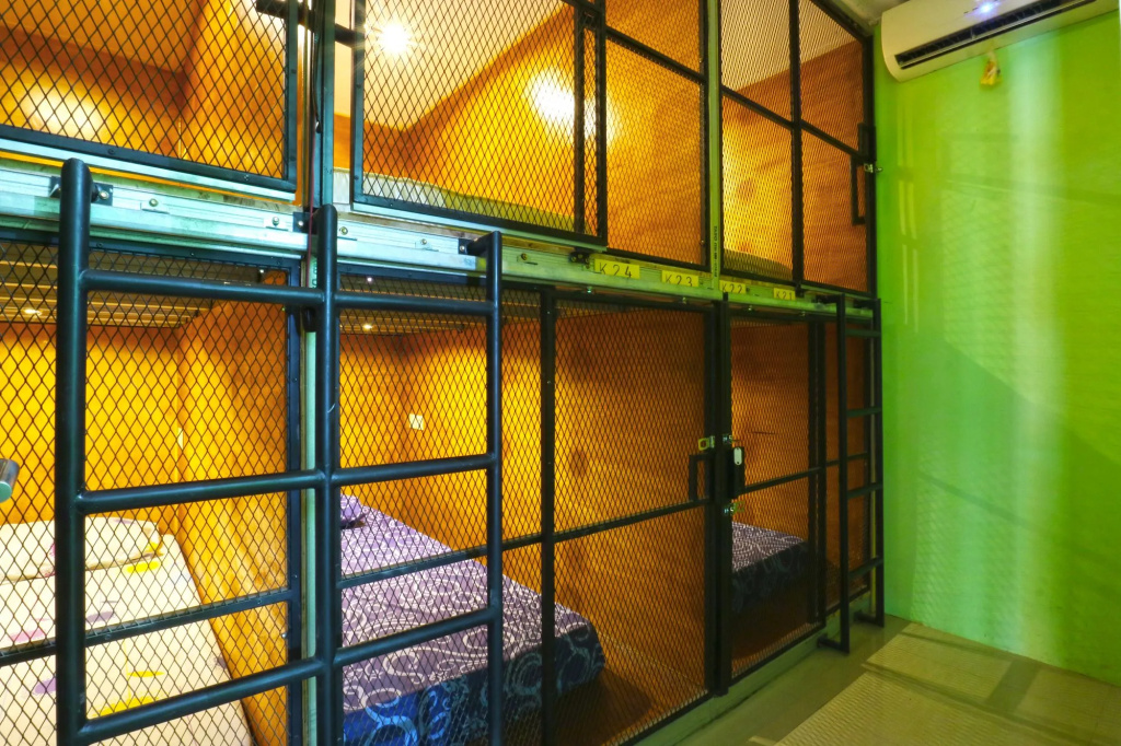 Kabin Kapsul Kayu jati I - Hostel