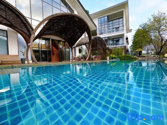 Zizai Cliff Hotel