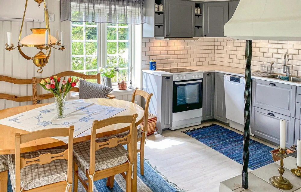 3 Bedroom Stunning Home In Mellerud