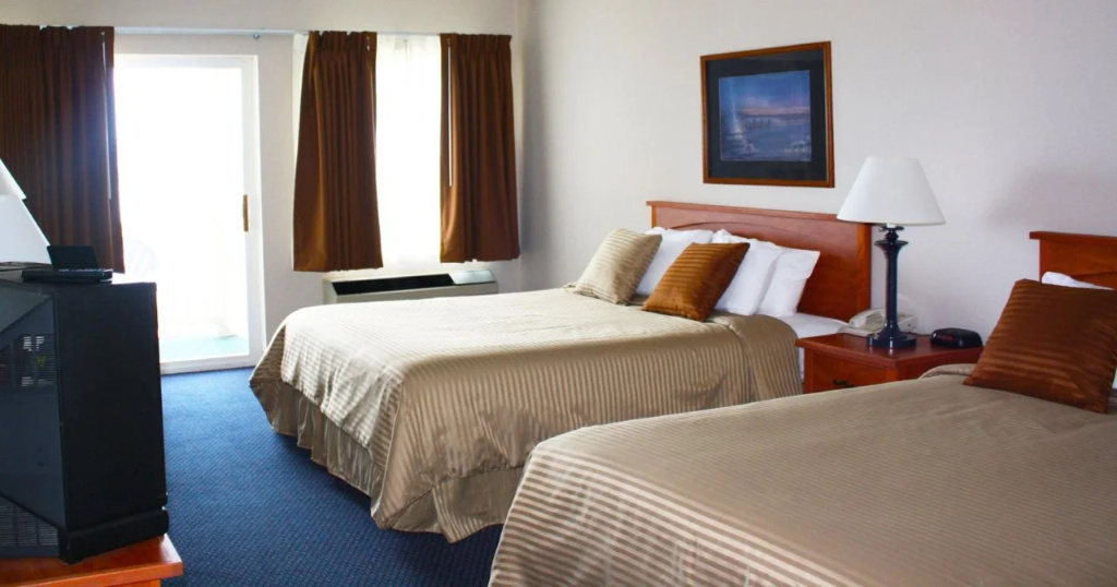 Magnuson Grand Hotel Lakefront Paradise