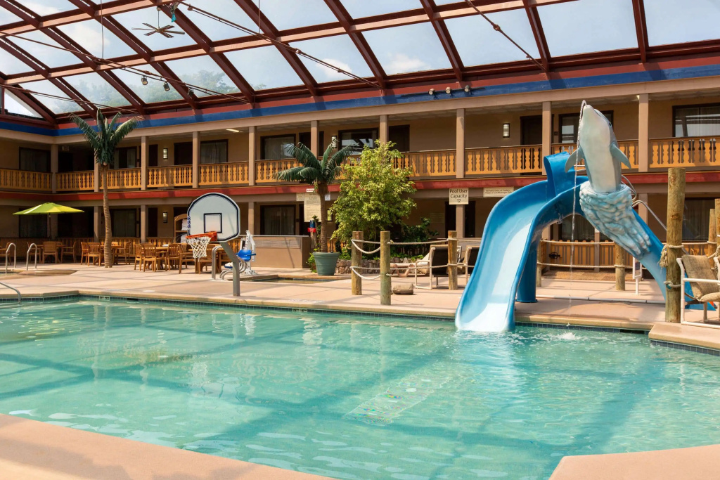 AmericInn by Wyndham La Crosse Riverfront-Conference Center