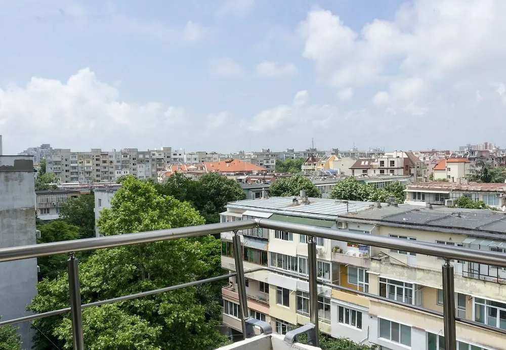 FM Deluxe 1-BDR Apartment - Just Like Home