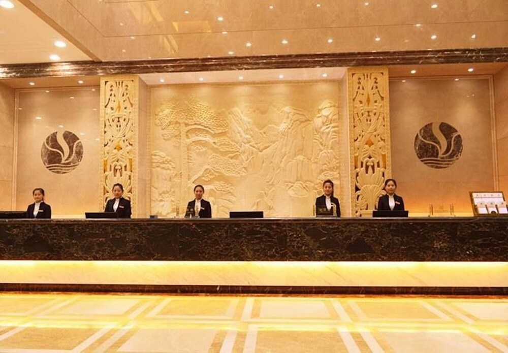 Shanghai Hongqiao Airport & Muyi H Hotel