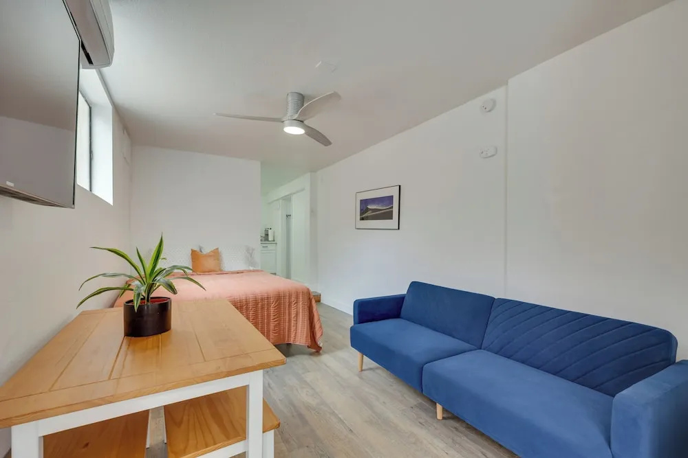 Oxnard Apartment < 1/2 Mi to Beaches!
