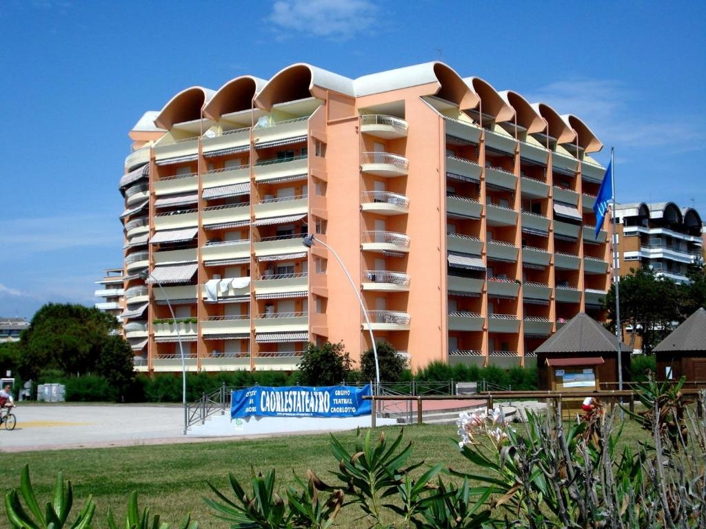 Splendid Three-room Apartment for 6 Guests Near the sea by Beahost Rentals
