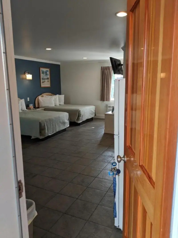 Crystal Sands Motel
