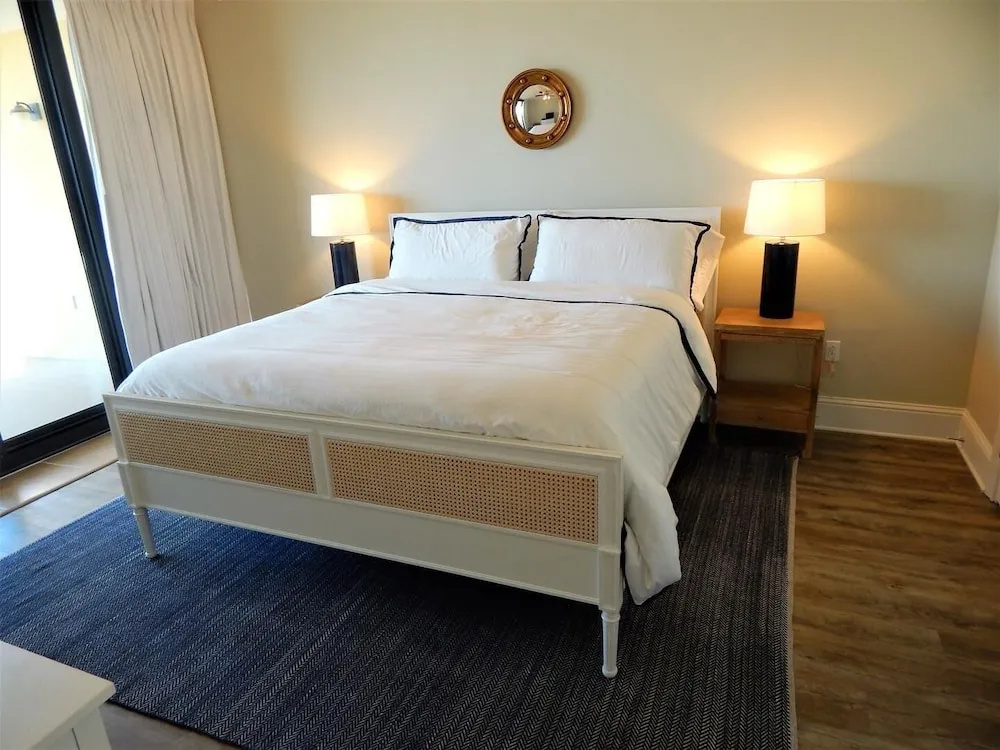 209 Holiday Isle 209 3 Bedroom Condo