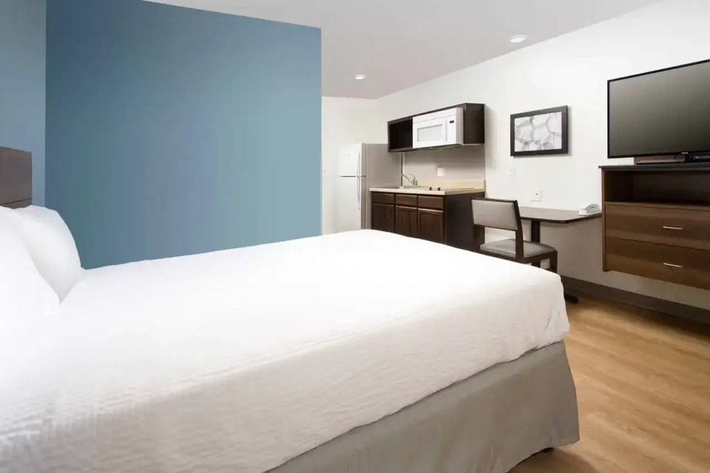 Woodspring Suites Lancaster North