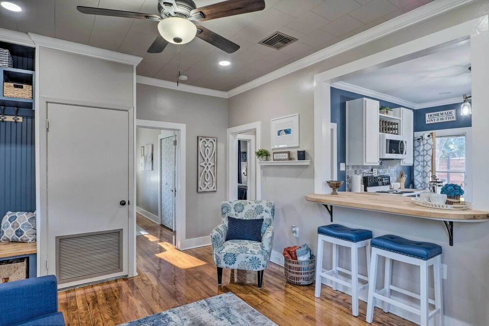 Central Cottage w/ Grill, 1 Mi to Cajun Field
