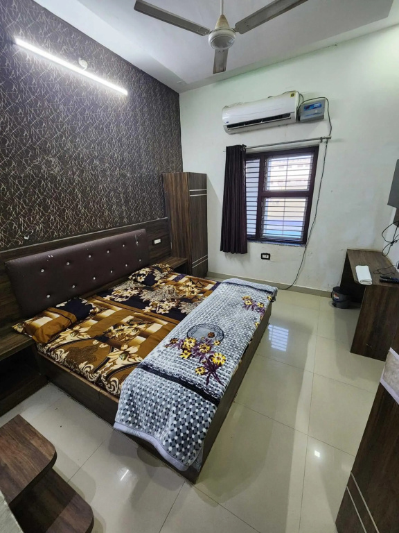 OYO 80681B City Palace