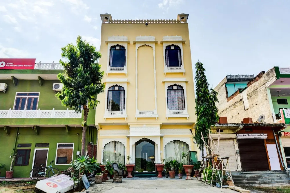 OYO 22287 Hotel Dev Palace